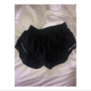 black lulu size 2 hotty hot short 2.5” inseem